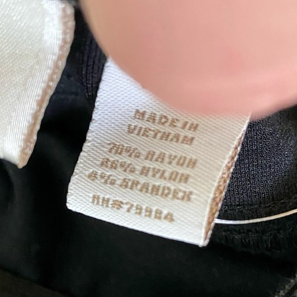 Chico’s Black Stretch knit pull on fit and flare pants size 1 or size medium - Picture 9 of 11